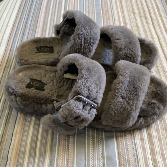 UGG SLIPPERS - Picture 3 of 6